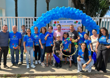 Blitz de conscientização marca Dia Mundial do Autismo em Córrego Fundo