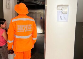 Mulher fica presa em elevador no bairro Santo Antônio, em Formiga