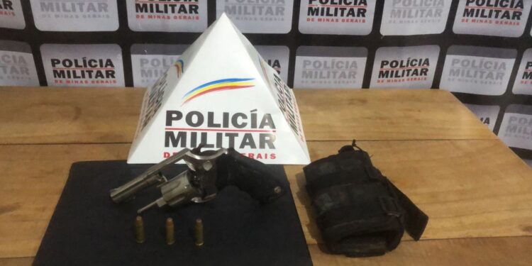Polícia Militar de Bambuí prende homem e apreende arma de fogo