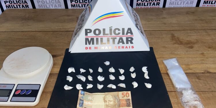 Polícia Militar prende homem por tráfico de drogas em Bambuí