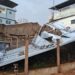 Cobertura metálica é arremessada por ventania durante temporal em Formiga