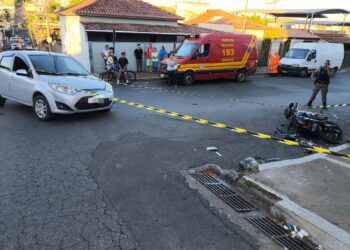 Motociclista fica inconsciente após colisão com automóvel em Formiga