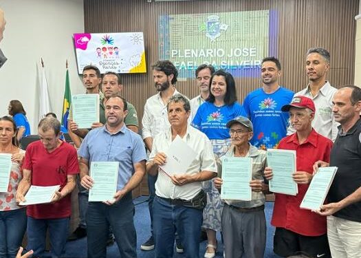 Córrego Fundo recebe onze títulos de regularização fundiária rural