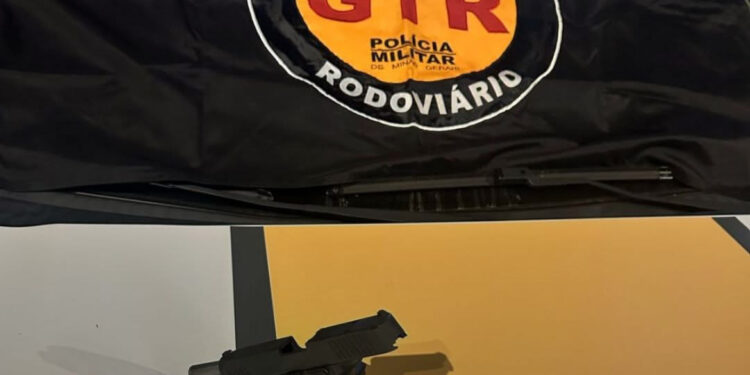 PM prende homem por porte irregular de arma de fogo na MG 050