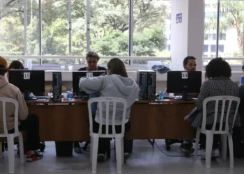 Consumidor pode negociar dívidas em mutirão com 160 instituições