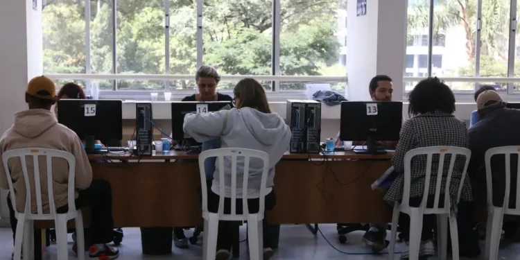 Consumidor pode negociar dívidas em mutirão com 160 instituições