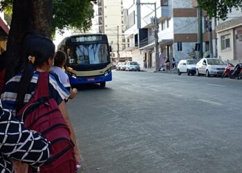 Motoristas do transporte público fazem paralisação em Divinópolis
