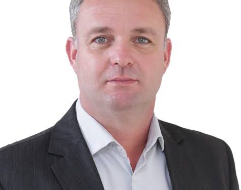 Câmara Municipal derruba veto e aprova projeto que amplia acesso a serviços de água e esgoto