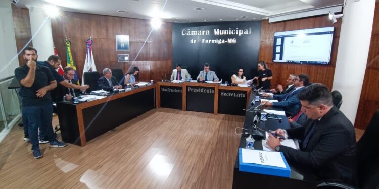 Confira detalhes da reunião semanal da Câmara de Formiga