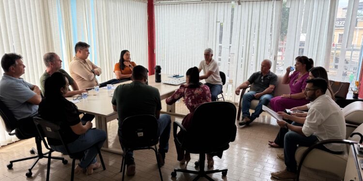 Executivo e Legislativo buscam juntos soluções para empreendimentos às margens dos rios