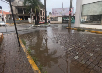 Problemas de drenagem na Rua Coronel José Gonçalves da Marante deverão ser solucionados, afirma secretário de Obras