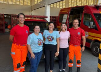 Família Formiga Azul dialoga com bombeiros sobre atendimento a pessoas com Transtorno do Espectro Autista (TEA)