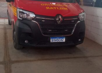 Homem sofre traumatismo craniano grave após agressão física em Arcos