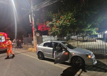 Acidente entre carro e moto deixa dois feridos no Mangabeiras, em Formiga