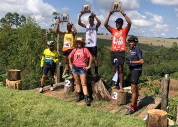 Atletas da Equipe Sol Nascente brilham em corrida desafiadora em Candeias