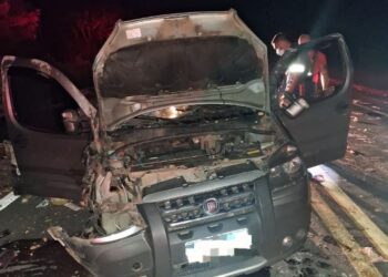 Uma pessoa fica ferida após veículo capotar na BR-354