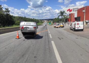 Criança arremessada de carro após acidente em Divinópolis está internada no CTI do Hospital São João de Deus