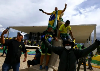 Foragido que furtou réplica da Constituição durante invasão em Brasília é preso em Minas Gerais