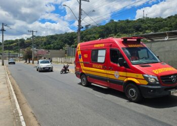Motociclista fica ferido em colisão com automóvel na avenida Geraldo Almeida