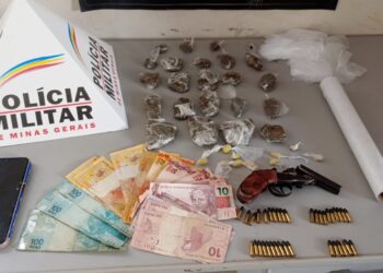 Operação da PM apreende menor, armas, munições e drogas em Formiga