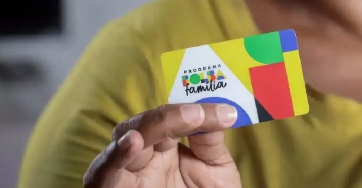 Relator confirma corte de R$ 7 bilhões no Bolsa Família em texto do Orçamento 2025