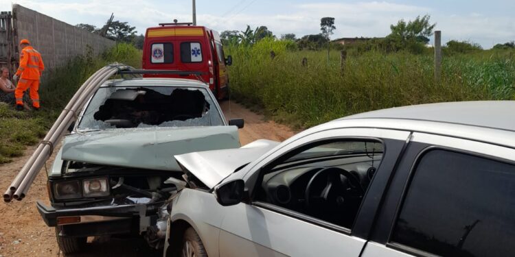 Colisão em zona rural de Arcos deixa três feridos