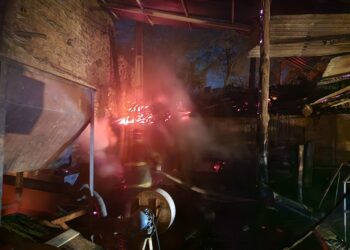 Incêndio atinge empresa de calcinação em Córrego Fundo