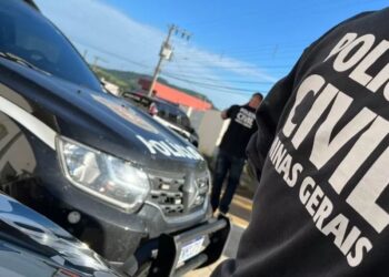 PCMG prende três suspeitos de extorsão contra idoso em Luz