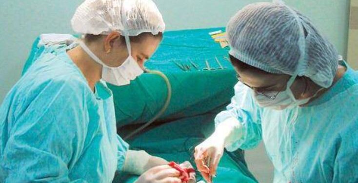 Mulher foge de hospital em Belo Horizonte após colocar silicone e fazer lipo