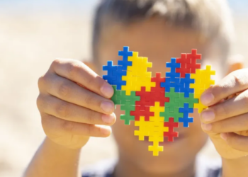 PL que garante atendimento a mães de crianças autistas aguarda sanção de Zema