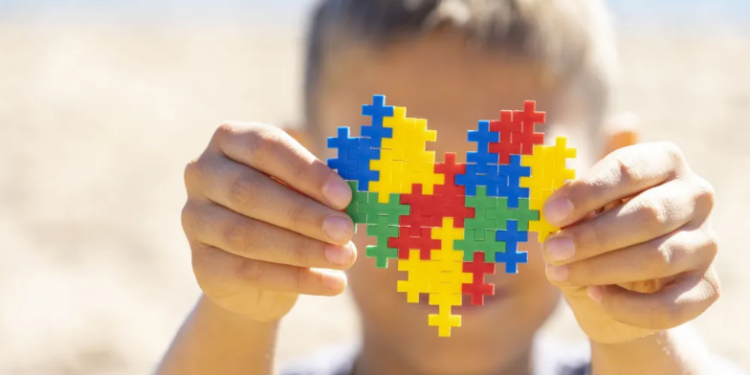 PL que garante atendimento a mães de crianças autistas aguarda sanção de Zema