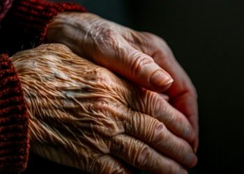 Bombeiros prestam socorro à idosa de 94 anos no bairro Cidade Nova