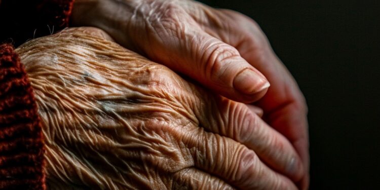 Bombeiros prestam socorro à idosa de 94 anos no bairro Cidade Nova