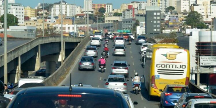 Governo de Minas facilita defesa de motoristas com novos serviços digitais