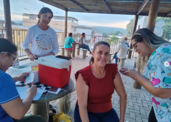 Campanha de Multivacinação em Córrego Fundo imuniza adultos e reforça orientações sobre prevenção