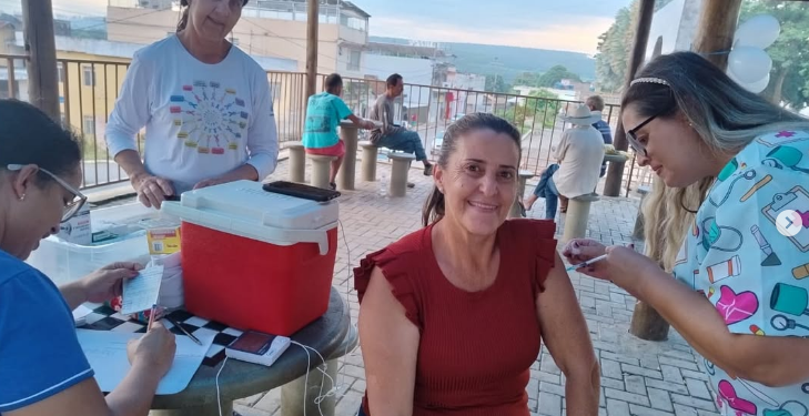 Campanha de Multivacinação em Córrego Fundo imuniza adultos e reforça orientações sobre prevenção