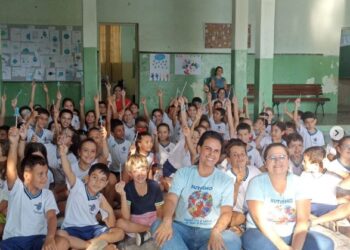 ‘Família Formiga Azul’ realiza palestra em escola de Córrego Fundo