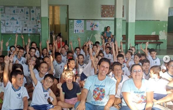 ‘Família Formiga Azul’ realiza palestra em escola de Córrego Fundo