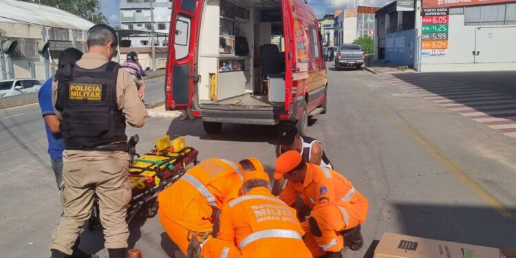 Motociclista fica ferido em colisão com carro na Avenida Vereador José Higino Filho