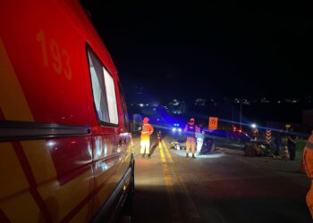 Colisão entre automóvel e motocicleta deixa duas pessoas feridas na MG-050 em Formiga