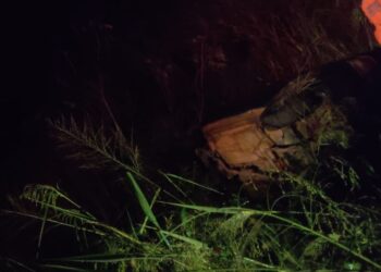 Acidente na MG-170: Vítima ejetada é atendida após capotamento