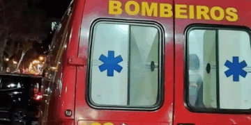 Mecânico morre após caminhonete despencar durante manutenção em oficina, em Varginha