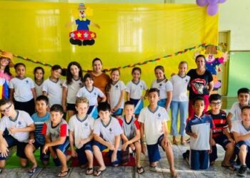 Escola Rafael, de Córrego Fundo, celebra Dia do Circo