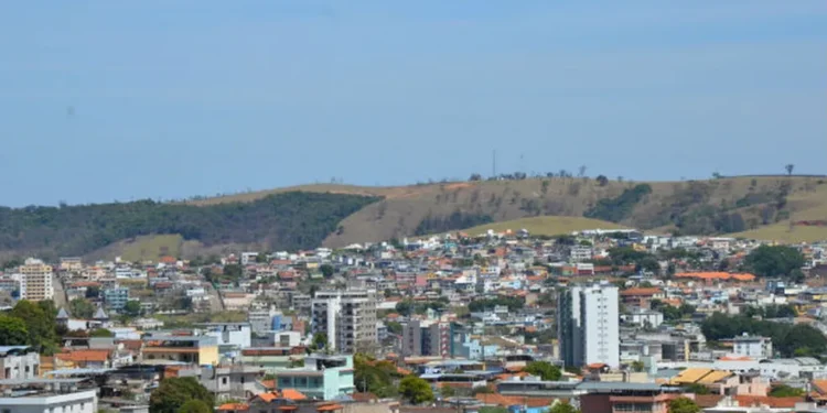 Informe Centro-Oeste apura rotas e horários de coleta de lixo em todo o município. Confira