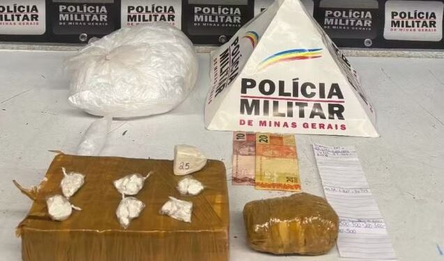Polícia descobre fundo falso em armário de cozinha com cocaína escondida em casa de foragido