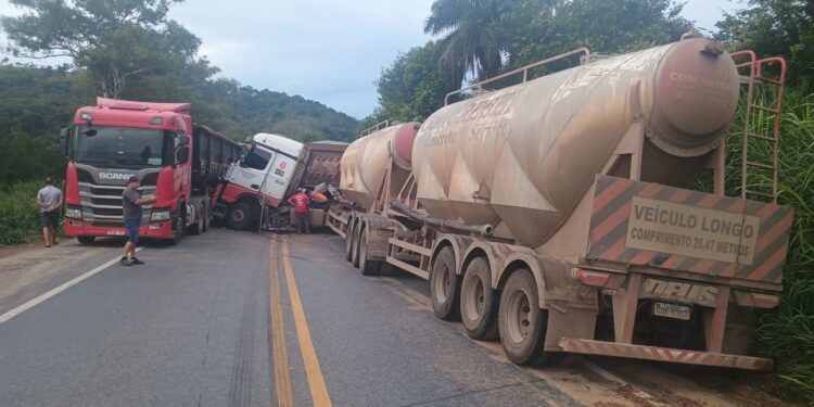 Mais um acidente é registrado na BR-354 em Formiga nesta quarta