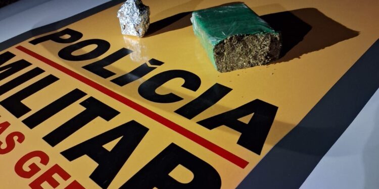Homem é preso com drogas em veículo de aplicativo na BR-354, em Formiga