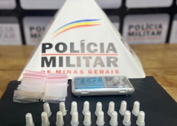 Suspeito com passagens por tráfico e alvo de denúncias é preso com drogas e munições em Bambuí