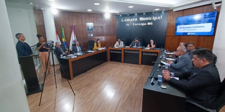 Câmara Municipal de Formiga aprova crédito suplementar para Cultura e debate políticas de saúde e inclusão