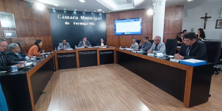 Três projetos de lei são aprovados durante a  Reunião do Legislativo desta sexta